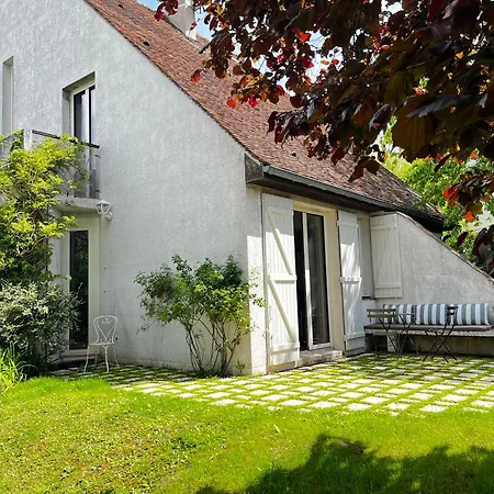 Maison D'architecte Renovee Avec Jardin-